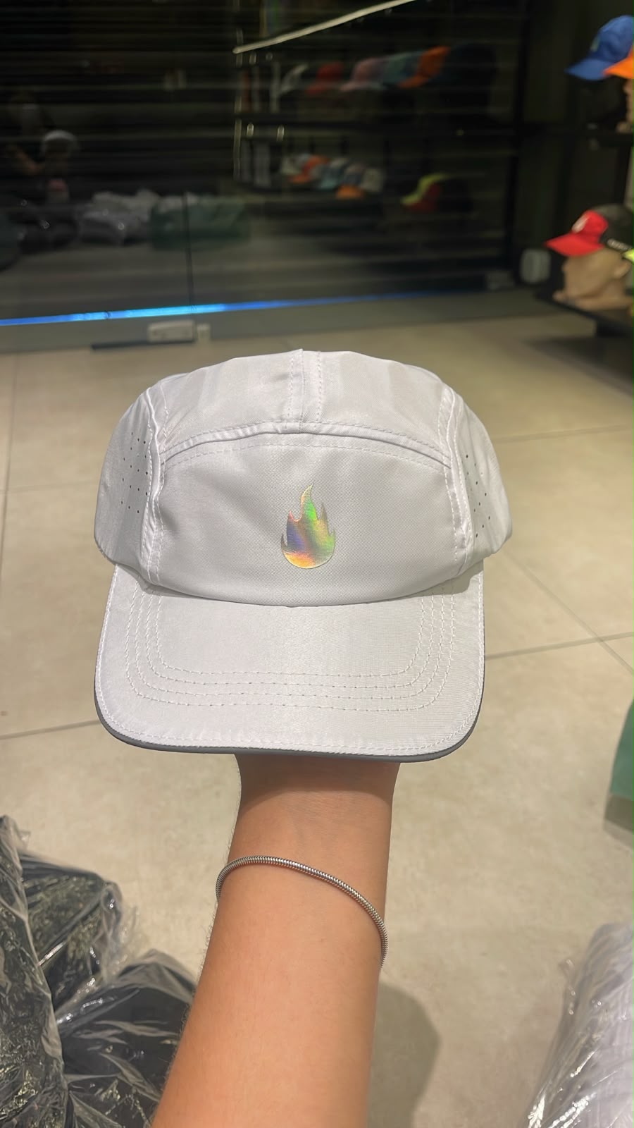 BONÉ PREMIUM BRANCO FOGO HOLOGRAFICO-01