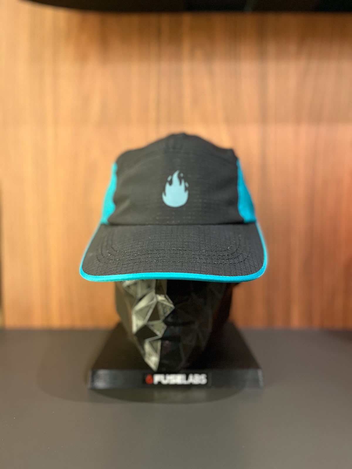 BONÉ PREMIUM PRETO COM DETALHES AZUL TIFANY-02