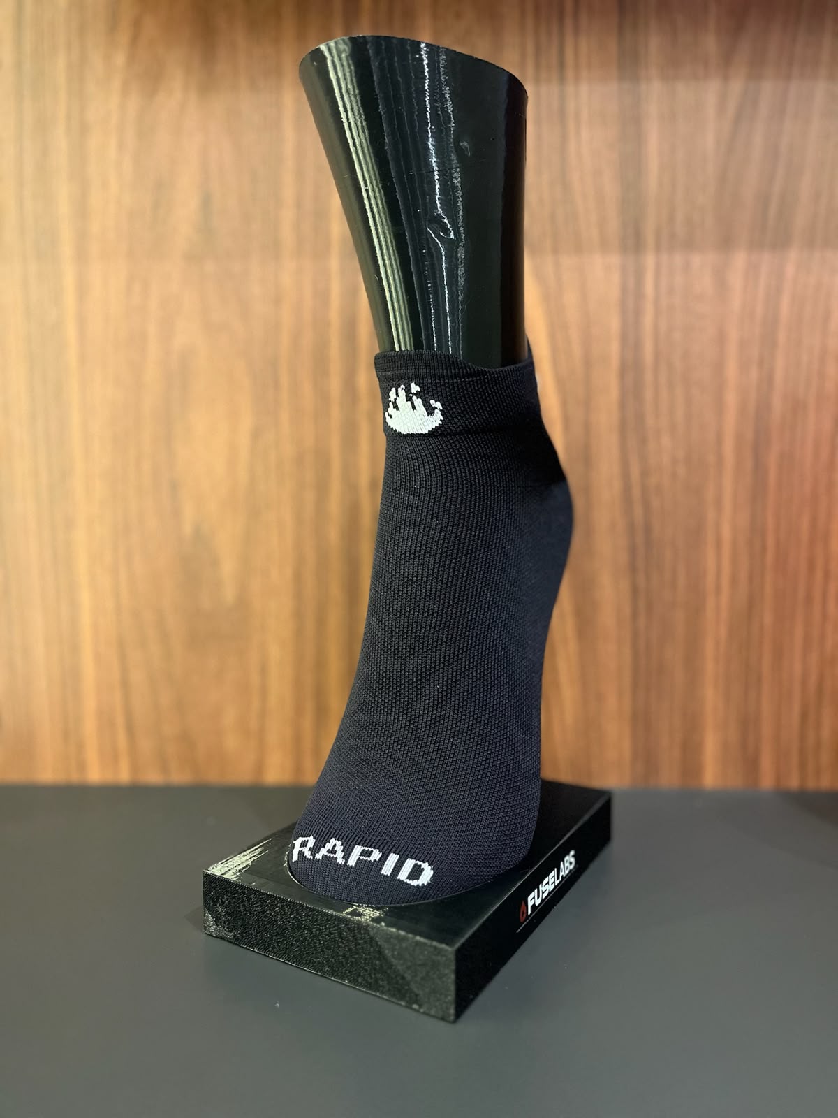MEIA CURTA RAPID PRETA COM DETALHES BRANCOS — foto 3